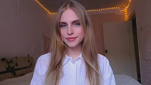 Snapshot of EveCoutch chatting on March 31, 2026, 12:05 pm EveCoutch online show from March 31, 2026, 12:05 pm