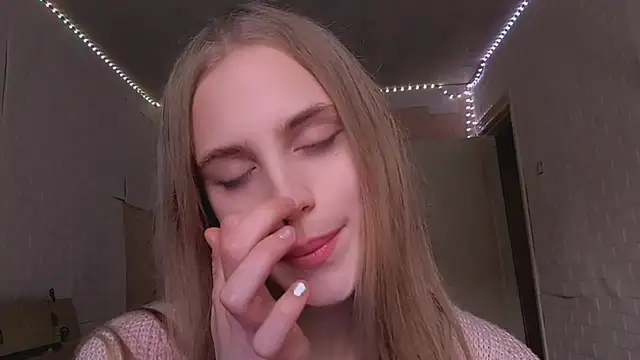 Snapshot of EveCoutch chatting on April 4, 2026, 11:40 am EveCoutch online show from April 4, 2026, 11:40 am