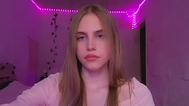 Snapshot of EveCoutch chatting on April 10, 2026, 1:16 pm EveCoutch online show from April 10, 2026, 1:16 pm