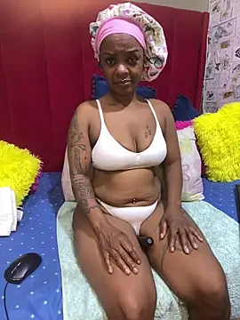 Cherrybootyofjoy86 online show from March 28, 2026, 12:43 am