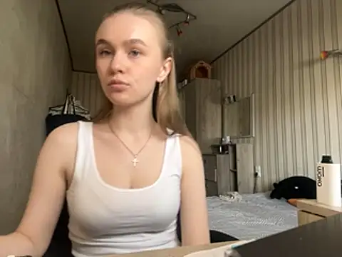 melissashineeee online show from April 9, 2026, 9:36 am