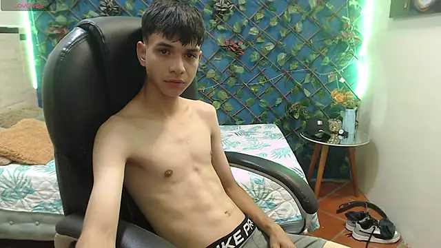 Snapshot of maxim_rod chatting on April 9, 2026, 3:50 am maxim rod online show from April 9, 2026, 3:50 am