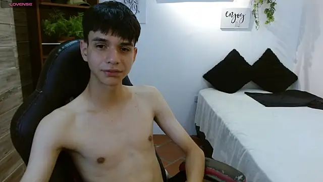 Snapshot of maxim_rod chatting on April 21, 2026, 2:15 am maxim rod online show from April 21, 2026, 2:15 am