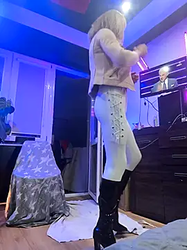 DomMONIKA online show from April 7, 2026, 5:57 pm