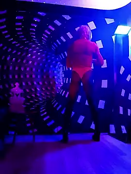 DomMONIKA online show from April 10, 2026, 9:30 pm