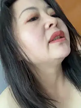 xiaxia-2026 online show from May 3, 2026, 1:55 am