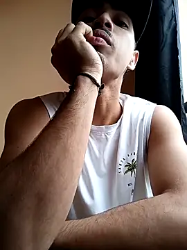 Snapshot of LucaColmal chatting on March 29, 2026, 8:53 pm LucaColmal online show from March 29, 2026, 8:53 pm