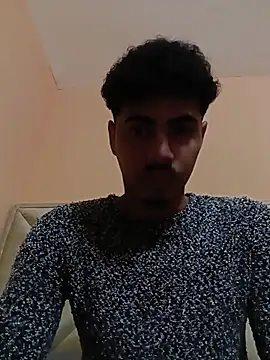 Snapshot of LucaColmal chatting on April 3, 2026, 5:27 am LucaColmal online show from April 3, 2026, 5:27 am