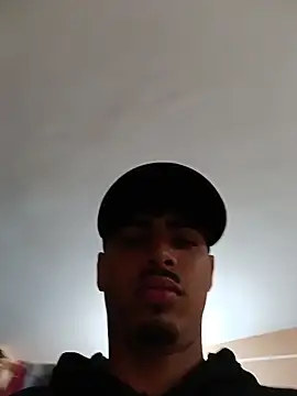 Snapshot of LucaColmal chatting on April 5, 2026, 2:42 am LucaColmal online show from April 5, 2026, 2:42 am