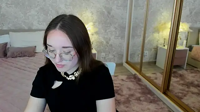 SweeteAmy online show from April 10, 2026, 12:32 pm