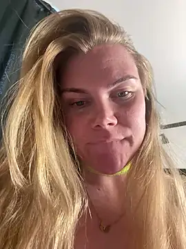 Snapshot of SexyBlondJoanna-Exclusief chatting on April 2, 2026, 5:10 pm SexyBlondJoanna-Exclusief online show from April 2, 2026, 5:10 pm