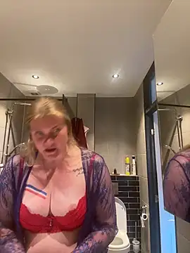 Snapshot of SexyBlondJoanna-Exclusief chatting on April 26, 2026, 5:21 pm SexyBlondJoanna-Exclusief online show from April 26, 2026, 5:21 pm