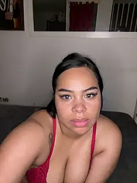 Snapshot of lunaa_love chatting on May 16, 2026, 12:40 am lunaa love online show from May 16, 2026, 12:40 am