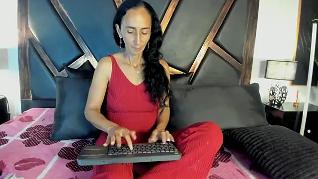 Snapshot of SamanttaLopez chatting on April 18, 2026, 8:42 pm SamanttaLopez online show from April 18, 2026, 8:42 pm