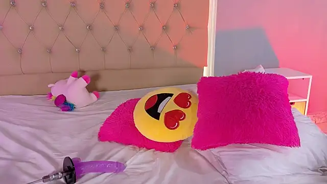 Snapshot of CandyRose__ chatting on April 1, 2026, 4:13 am CandyRose online show from April 1, 2026, 4:13 am