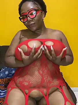 Snapshot of BoobsQueeen chatting on May 16, 2026, 2:30 am BoobsQueeen online show from May 16, 2026, 2:30 am