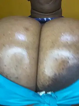 Snapshot of BoobsQueeen chatting on May 21, 2026, 2:29 am BoobsQueeen online show from May 21, 2026, 2:29 am