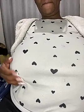 Snapshot of BoobsQueeen chatting on June 2, 2026, 6:10 pm BoobsQueeen online show from June 2, 2026, 6:10 pm