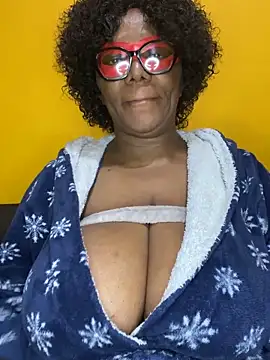 Snapshot of BoobsQueeen chatting on June 9, 2026, 2:56 am BoobsQueeen online show from June 9, 2026, 2:56 am