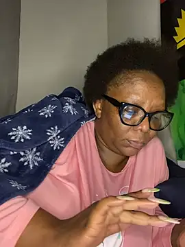 Snapshot of BoobsQueeen chatting on July 14, 2026, 5:45 am BoobsQueeen online show from July 14, 2026, 5:45 am