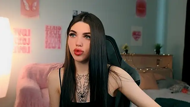 Snapshot of molly_rettyy chatting on May 15, 2026, 4:19 am molly rettyy online show from May 15, 2026, 4:19 am