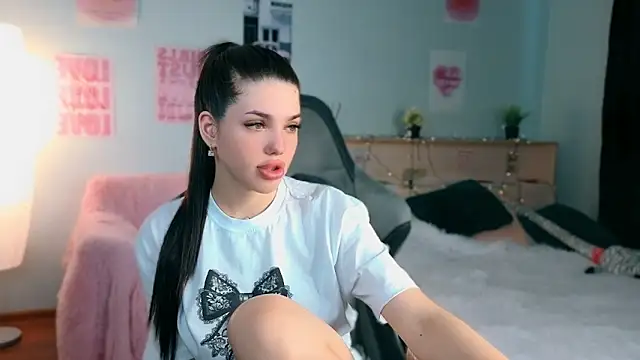 molly rettyy online show from June 16, 2026, 4:15 am