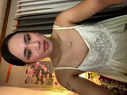  Flirtyprincess  online show from April 24, 2026, 3:20 am