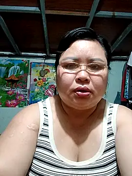 Snapshot of Monglan-c chatting on May 4, 2026, 3:52 pm Monglan-c online show from May 4, 2026, 3:52 pm