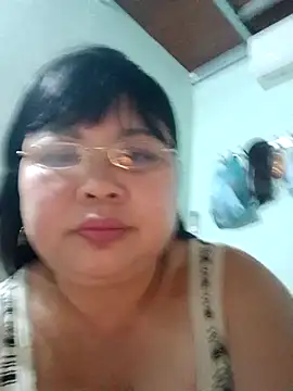 Snapshot of Monglan-c chatting on May 5, 2026, 4:04 pm Monglan-c online show from May 5, 2026, 4:04 pm