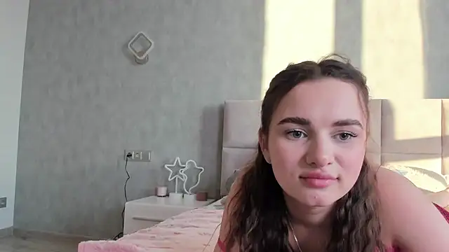 Snapshot of AlinaLuxxx chatting on April 4, 2026, 3:53 pm AlinaLuxxx online show from April 4, 2026, 3:53 pm