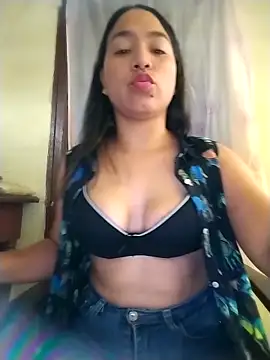 Snapshot of erikabella chatting on April 6, 2026, 5:03 pm erikabella online show from April 6, 2026, 5:03 pm