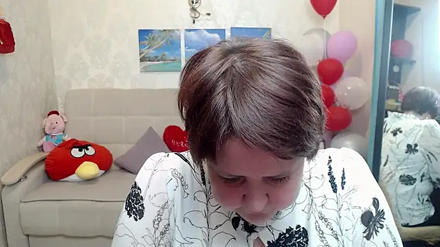 Snapshot of QUEEN02030 chatting on April 2, 2026, 7:39 am QUEEN02030 online show from April 2, 2026, 7:39 am