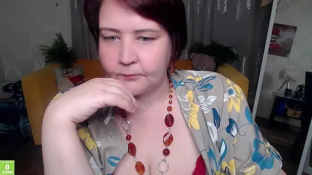 QUEEN02030 online show from June 17, 2026, 10:17 am