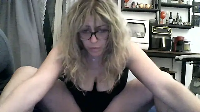 Ginny32 online show from April 26, 2026, 9:45 pm