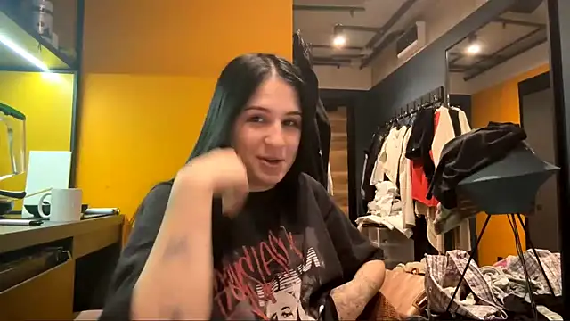 Darcia Luv online show from April 7, 2026, 3:01 pm