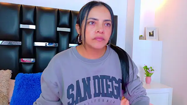 Snapshot of Estrellaa_023 chatting on May 25, 2026, 12:00 pm Estrellaa 023 online show from May 25, 2026, 12:00 pm