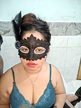 Burberry 1100 online show from April 18, 2026, 5:06 pm