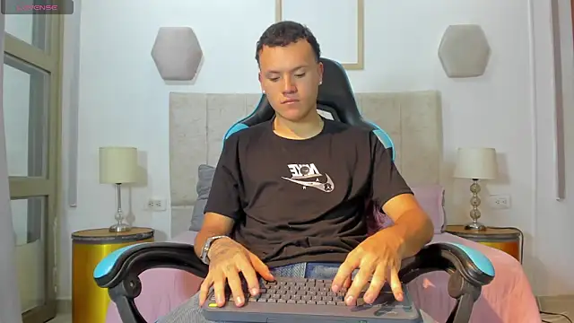  blowsex  online show from April 16, 2026, 12:39 pm