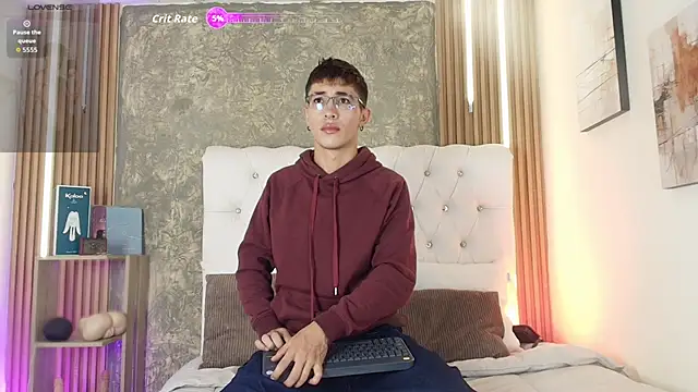 Snapshot of Dominik_Blake chatting on April 6, 2026, 7:37 pm Dominik Blake online show from April 6, 2026, 7:37 pm