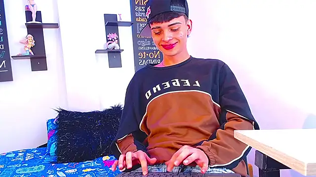 milo hot  online show from April 3, 2026, 6:17 pm