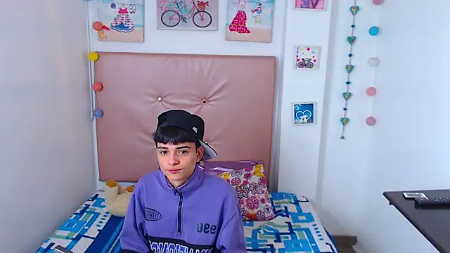 milo hot  online show from April 23, 2026, 11:51 pm