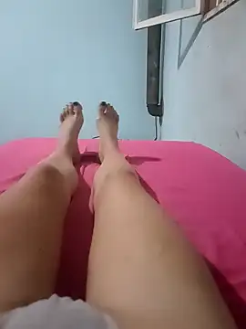 Snapshot of Skinnygirljulie chatting on April 1, 2026, 5:41 am Skinnygirljulie online show from April 1, 2026, 5:41 am