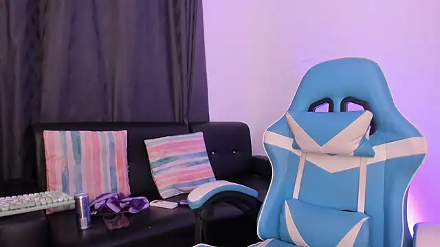 Snapshot of Sunny_Page chatting on April 10, 2026, 4:06 am Sunny Page online show from April 10, 2026, 4:06 am