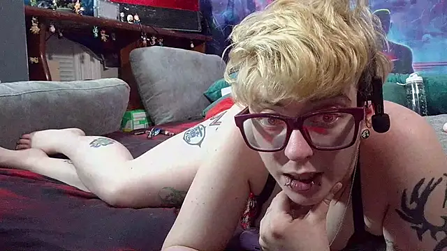 Snapshot of pollypainprincess chatting on April 9, 2026, 12:54 am pollypainprincess online show from April 9, 2026, 12:54 am