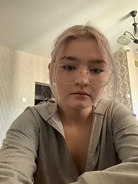 Snapshot of KimCarr chatting on April 2, 2026, 11:52 am KimCarr online show from April 2, 2026, 11:52 am