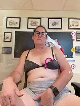 Snapshot of CuriousMadame chatting on August 9, 2026, 7:30 pm CuriousMadame online show from August 9, 2026, 7:30 pm