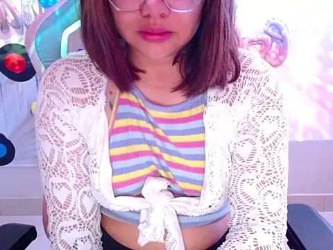 Snapshot of Elfi_333 chatting on April 4, 2026, 12:57 pm Elfi 333 online show from April 4, 2026, 12:57 pm