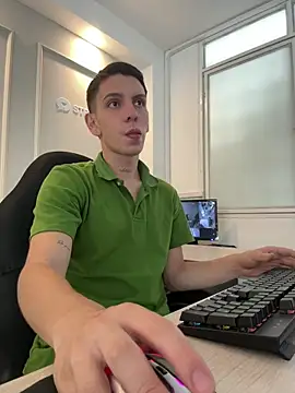 Snapshot of Liam_Fiire chatting on April 16, 2026, 2:51 pm Liam Fiire online show from April 16, 2026, 2:51 pm