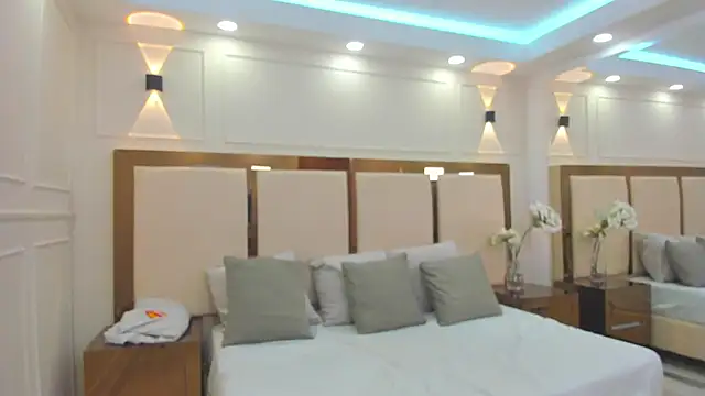 Isabelagomez2 online show from April 15, 2026, 10:43 pm