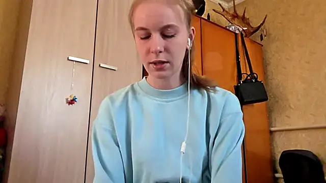 DonnaKuc online show from April 1, 2026, 6:14 am